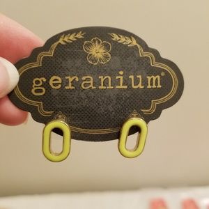 Lot of 90 pieces of yellow chain costume jewelry